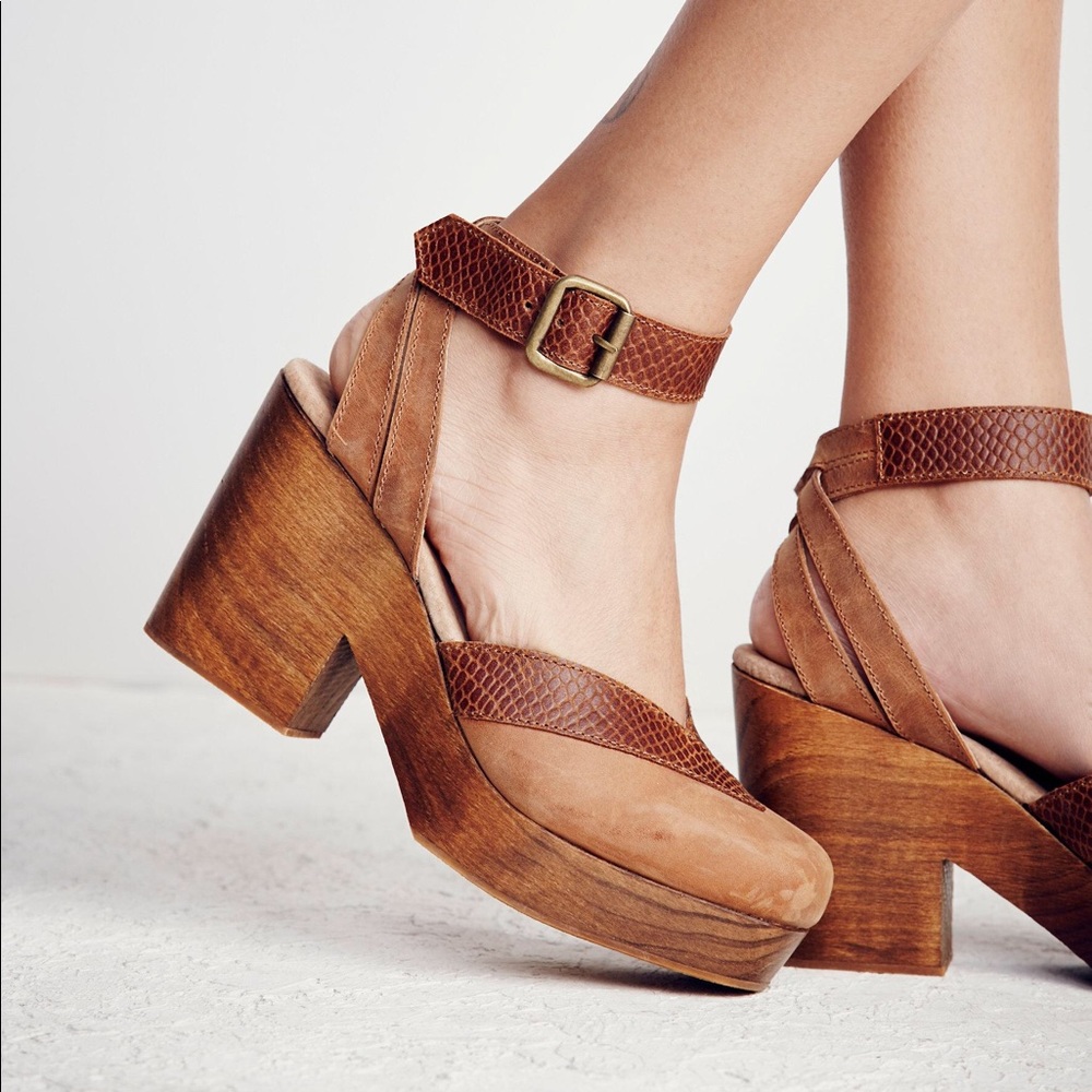 ISO Free People Walk This Way Clog!